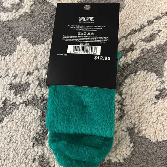 Victoria’s Secret PINK Holiday 2016 Sleigh What cozy socks, green, NEW! - Picture 2 of 2